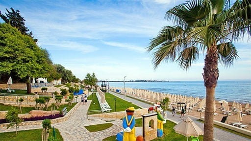 Die Strandpromenade in Kumköy Side