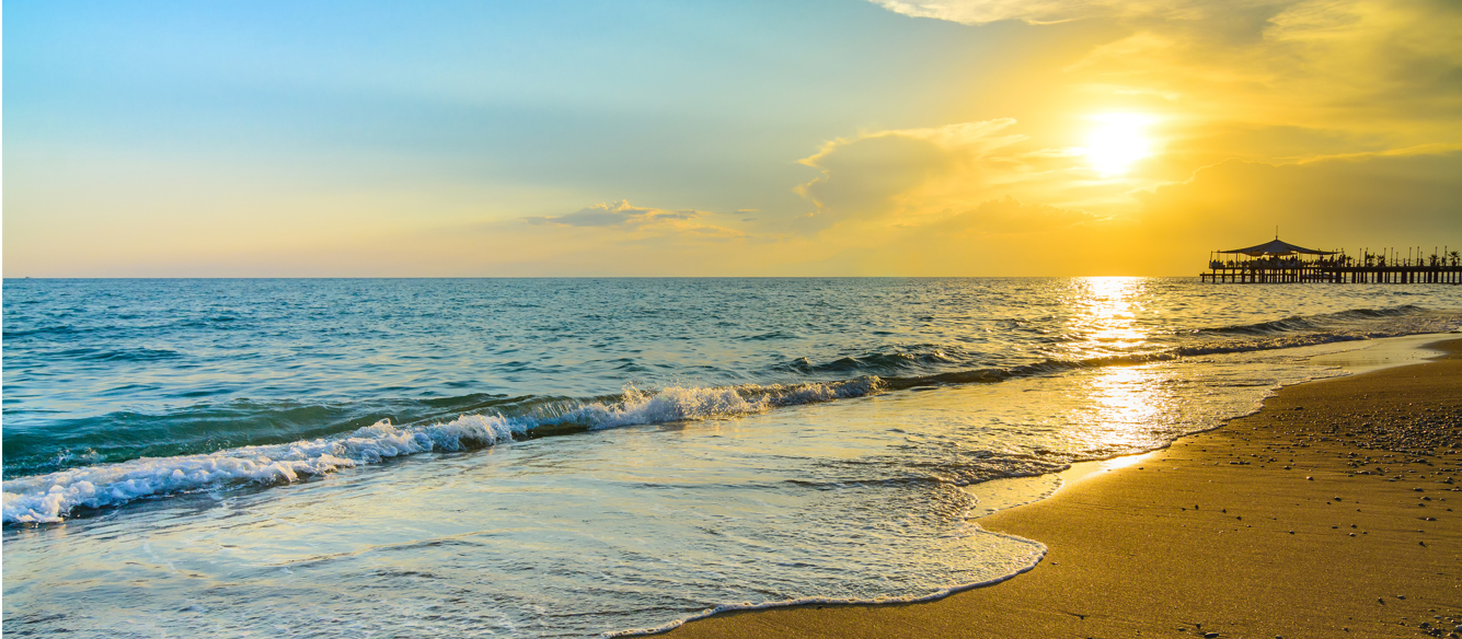 Słynna na całym świecie plaża Belek na wybrzeżu Morza Śródziemnego