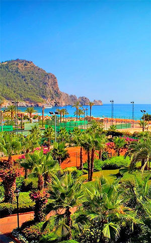 Utsikt over Alanya slott fra Kleopatra-stranden
