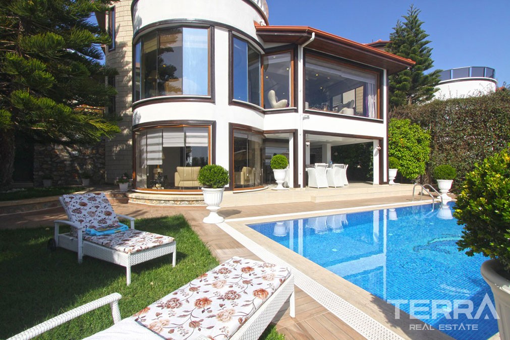 Stunning Villa with Panoramic Sea and City Views in Alanya Bektaş