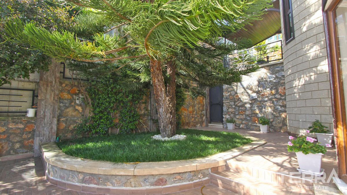 Stunning Villa with Panoramic Sea and City Views in Alanya Bektaş - 22820
