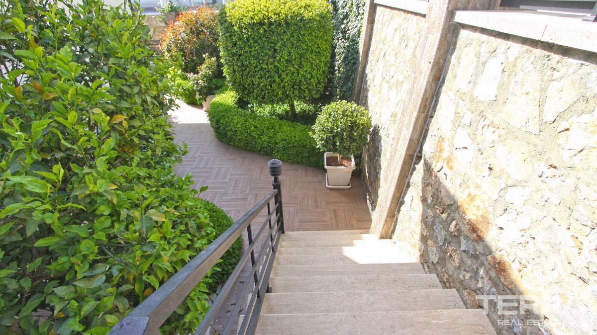 Stunning Villa with Panoramic Sea and City Views in Alanya Bektaş - 22823