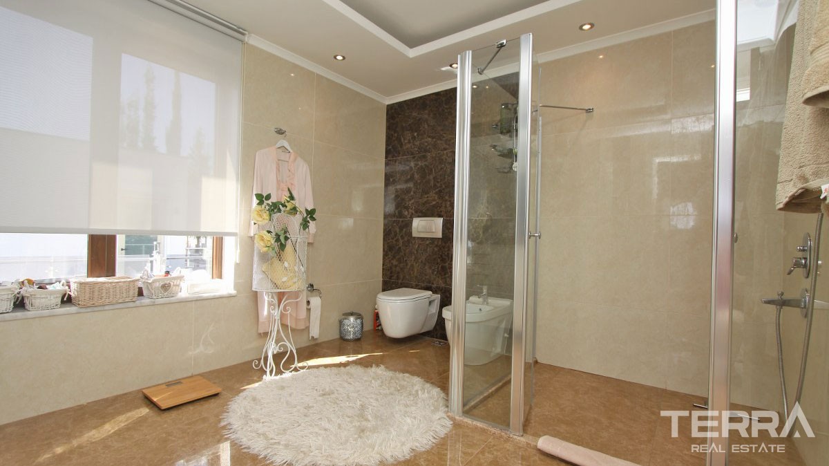 Stunning Villa with Panoramic Sea and City Views in Alanya Bektaş - 22855