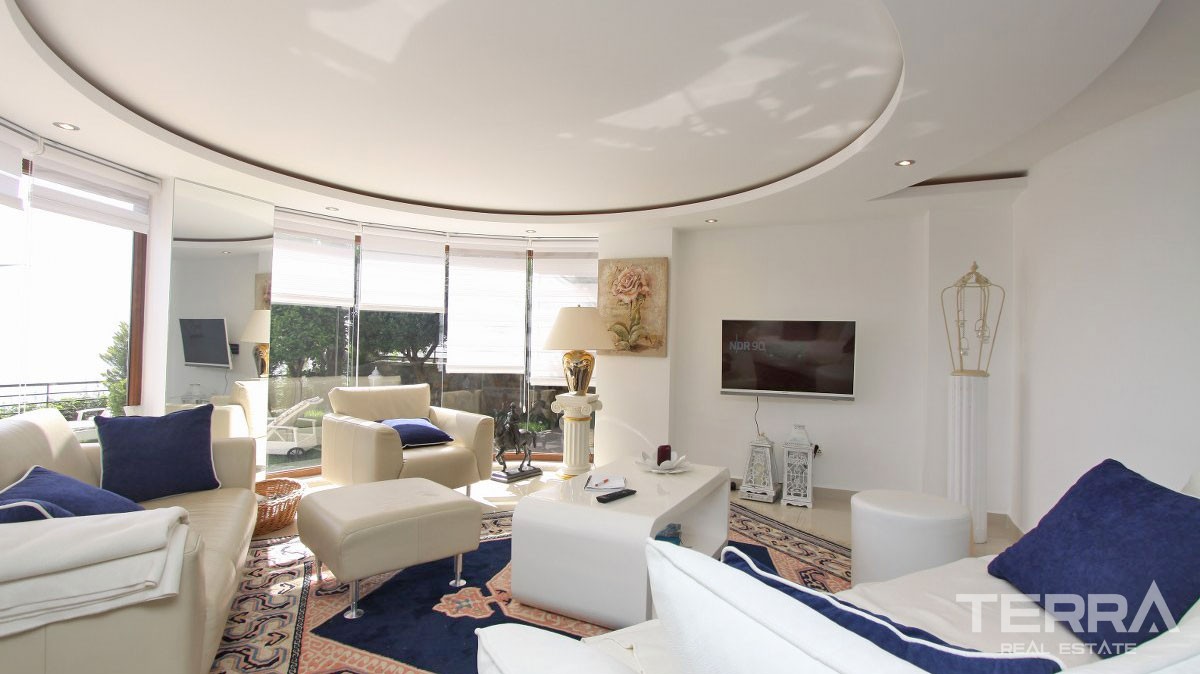 Stunning Villa with Panoramic Sea and City Views in Alanya Bektaş - 22870