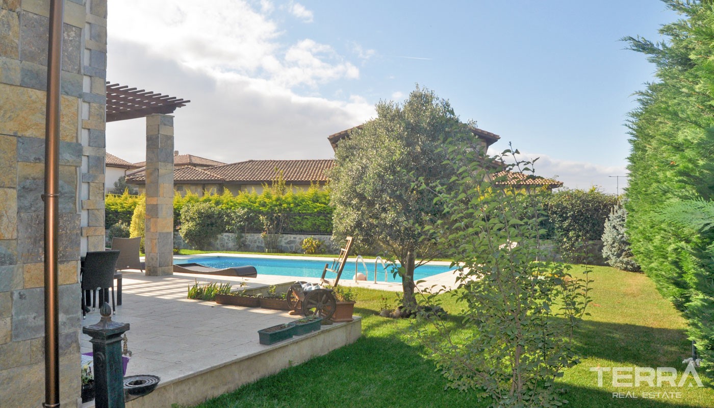 Luxury Villas with Private Pool in Istanbul Büyükçekmece - 23076