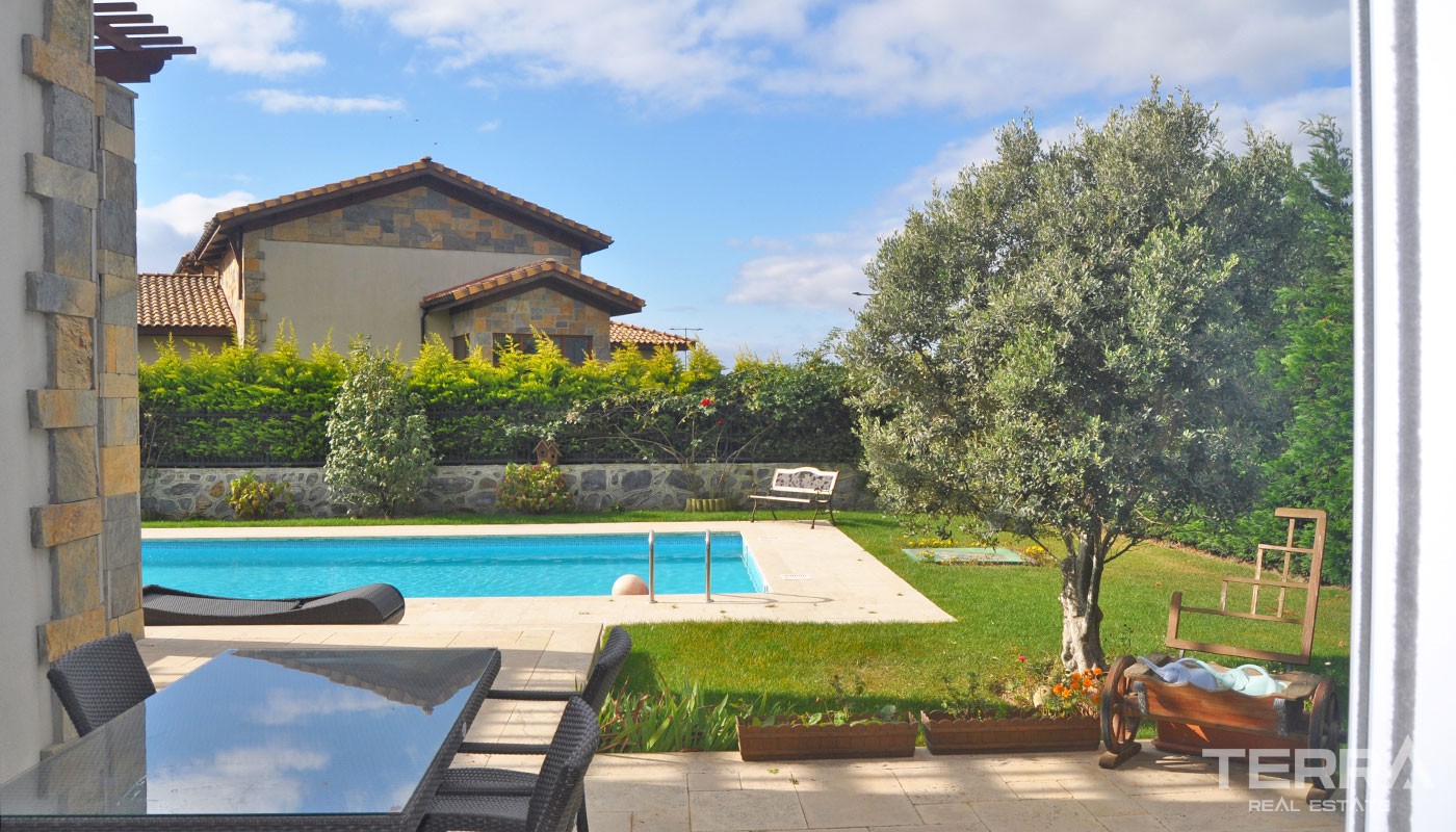 Luxury Villas with Private Pool in Istanbul Büyükçekmece - 23077
