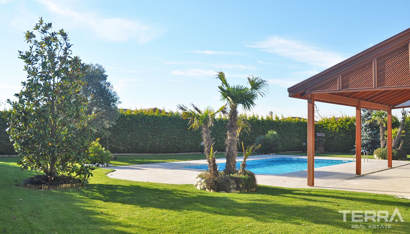 Luxury Villas with Private Pool in Istanbul Büyükçekmece - 23081