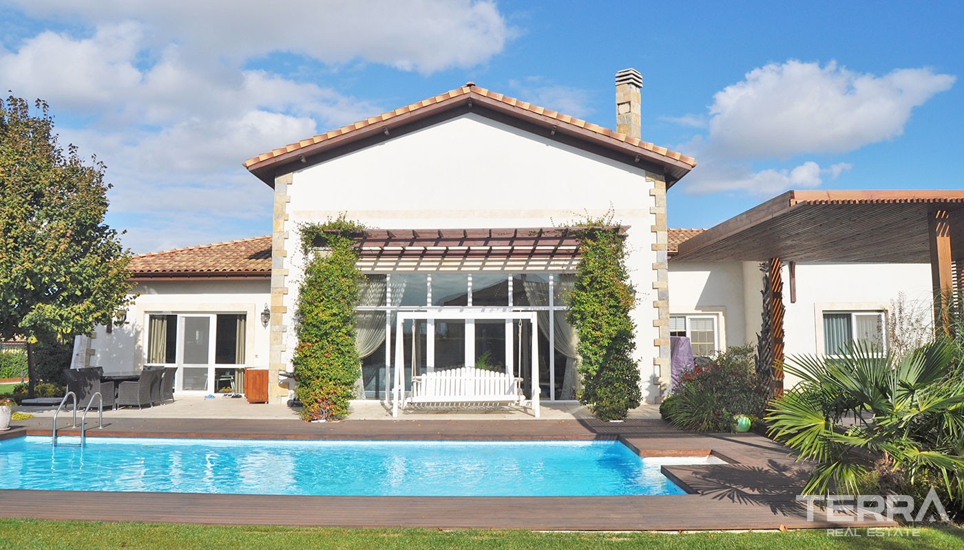 Luxury Villas with Private Pool in Istanbul Büyükçekmece - 23082