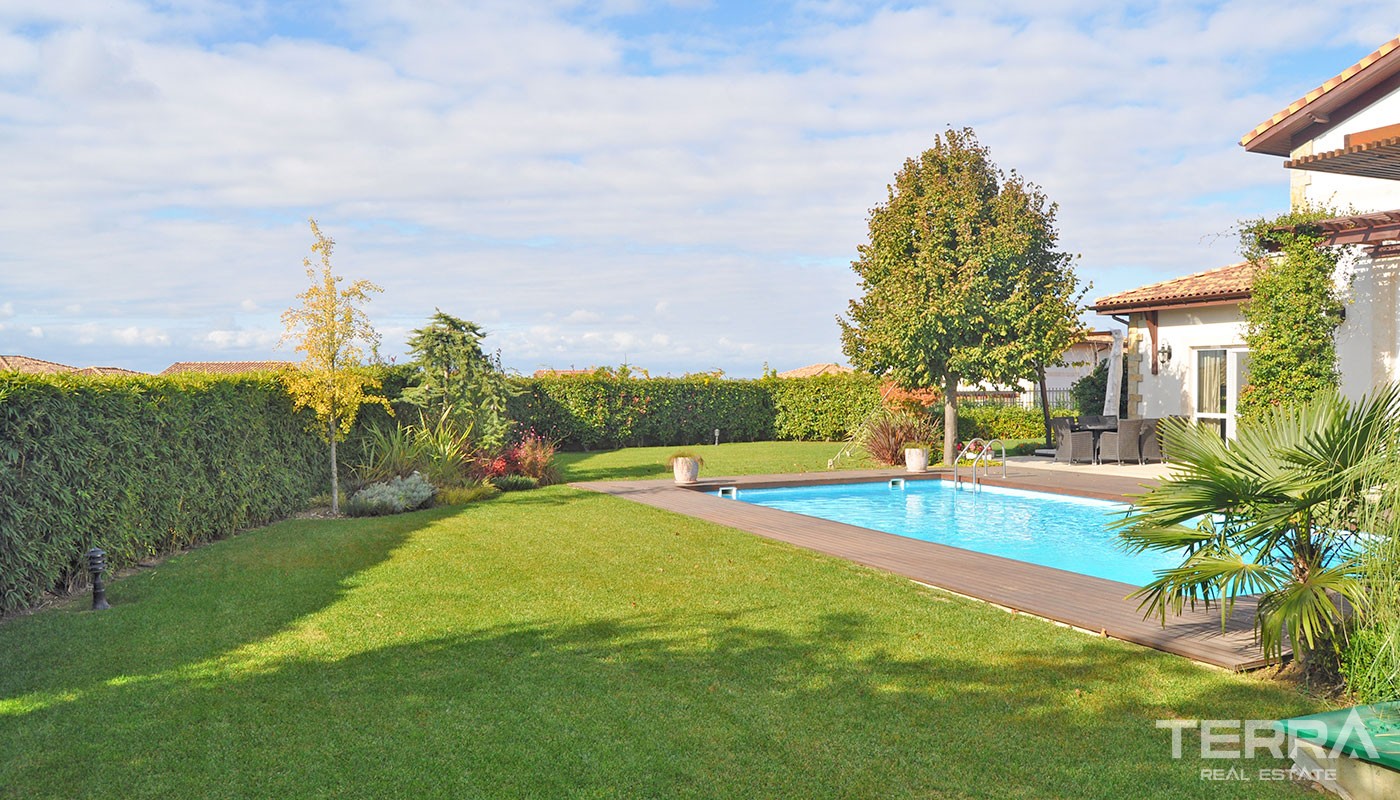 Luxury Villas with Private Pool in Istanbul Büyükçekmece - 23083