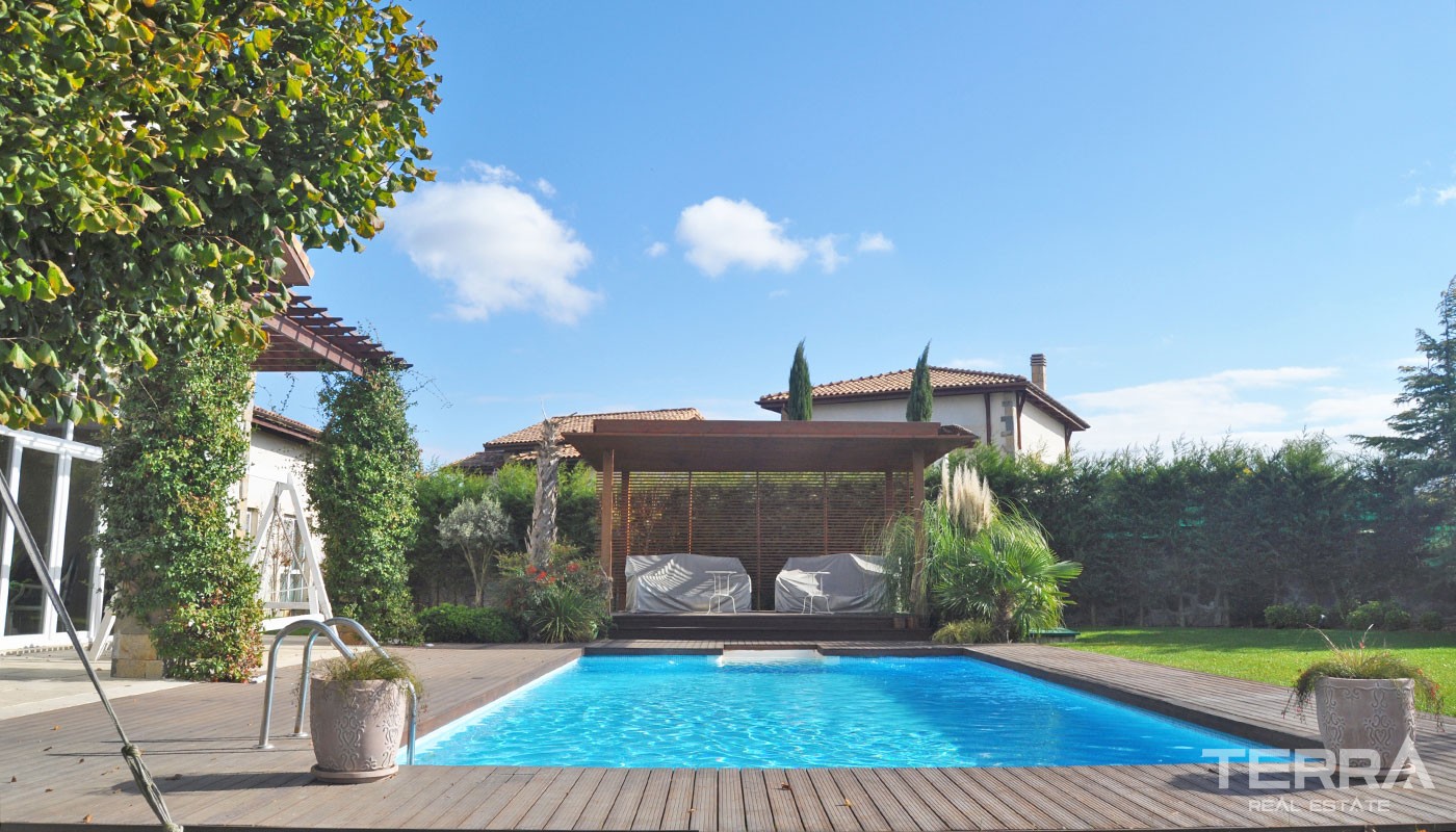 Luxury Villas with Private Pool in Istanbul Büyükçekmece - 23084