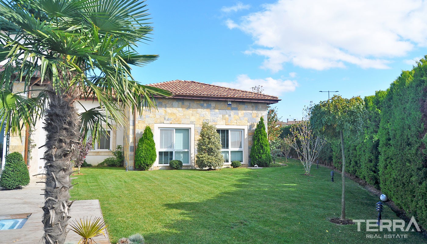Luxury Villas with Private Pool in Istanbul Büyükçekmece - 23088