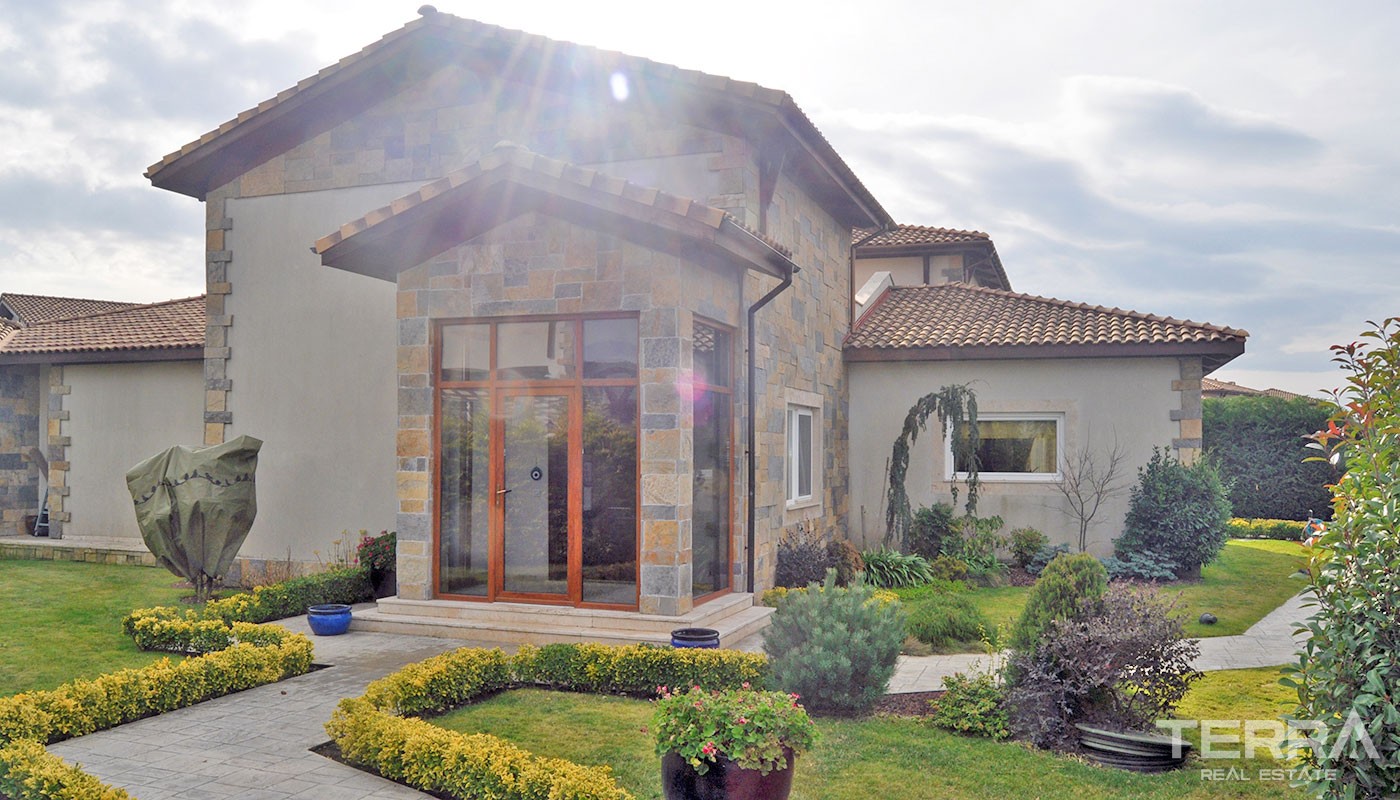 Luxury Villas with Private Pool in Istanbul Büyükçekmece - 23093
