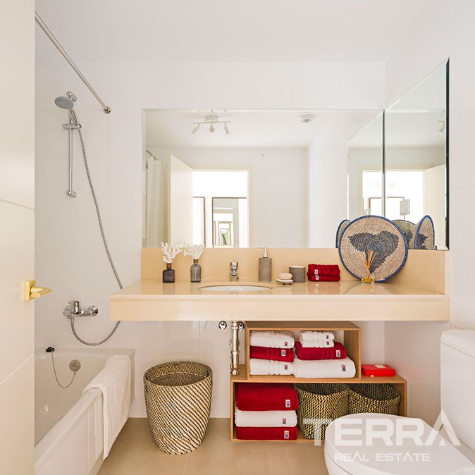 Key-ready Apartments Close to All Amenities in Benalmádena Málaga - 23340
