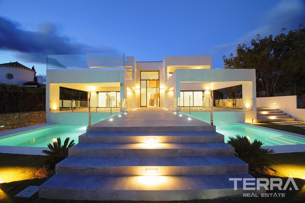 Move-In Ready Villas in Marbella with Easy Access to Golf Courses - 23356