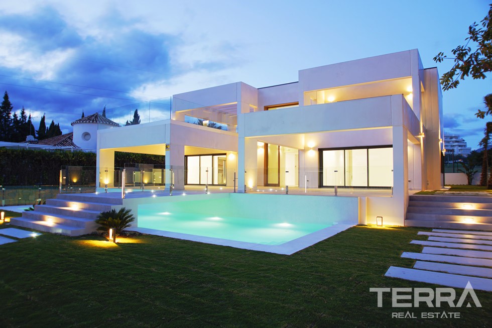 Move-In Ready Villas in Marbella with Easy Access to Golf Courses - 23357