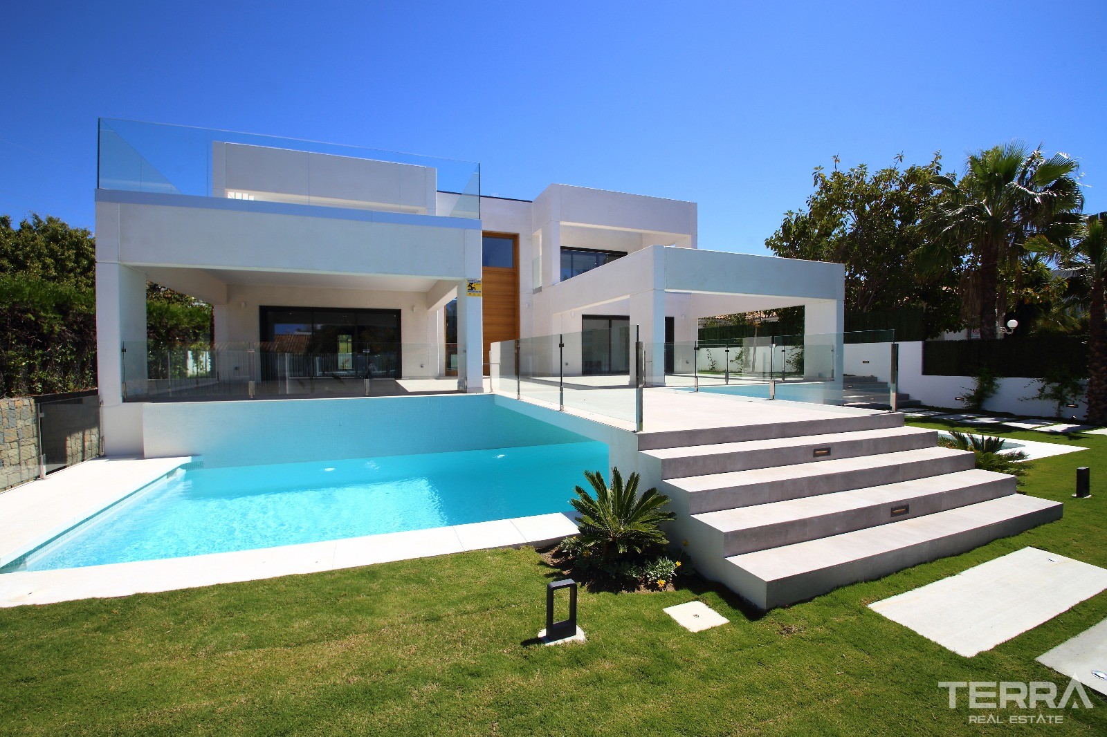 Move-In Ready Villas in Marbella with Easy Access to Golf Courses - 23358