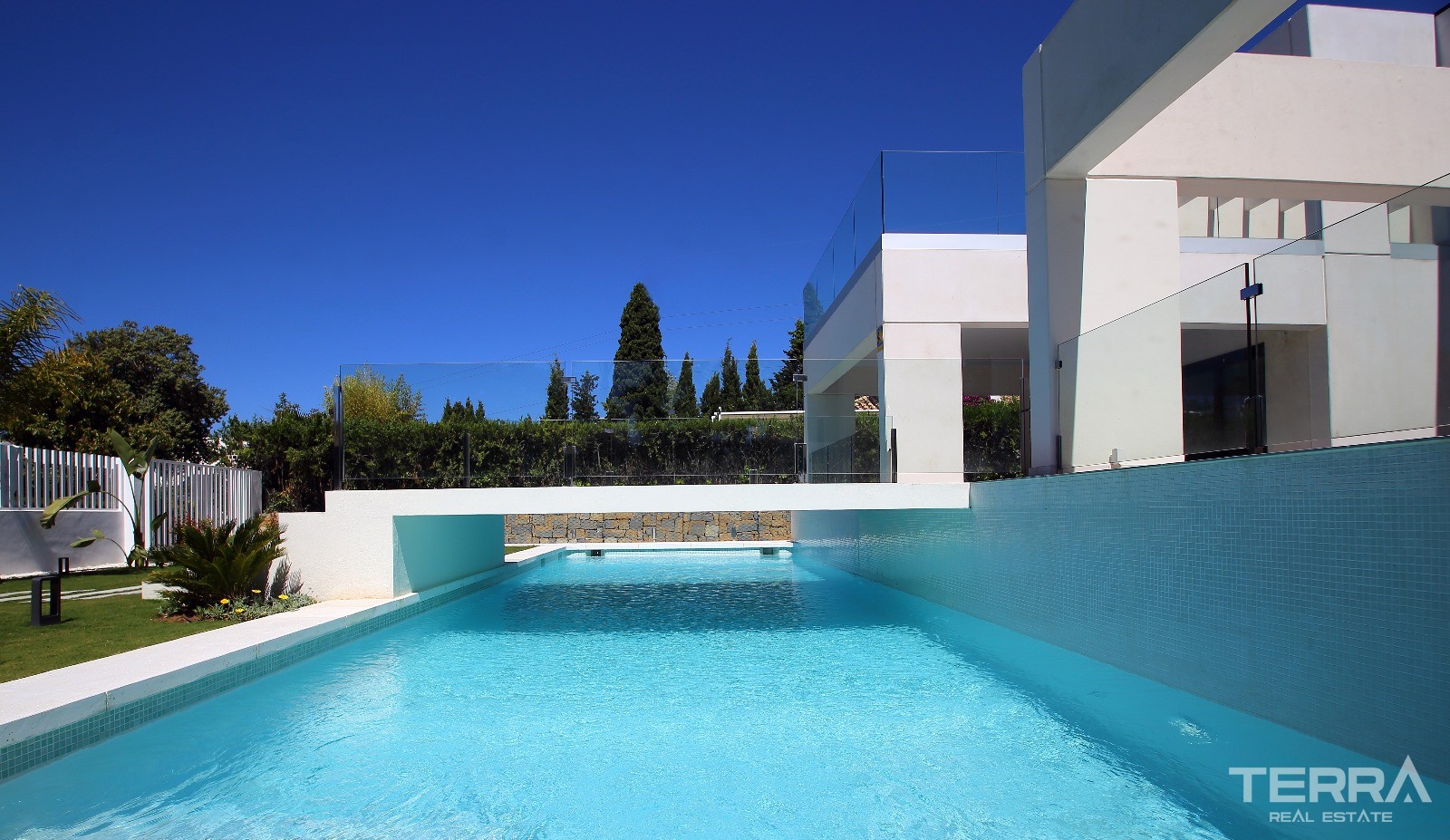 Move-In Ready Villas in Marbella with Easy Access to Golf Courses - 23359