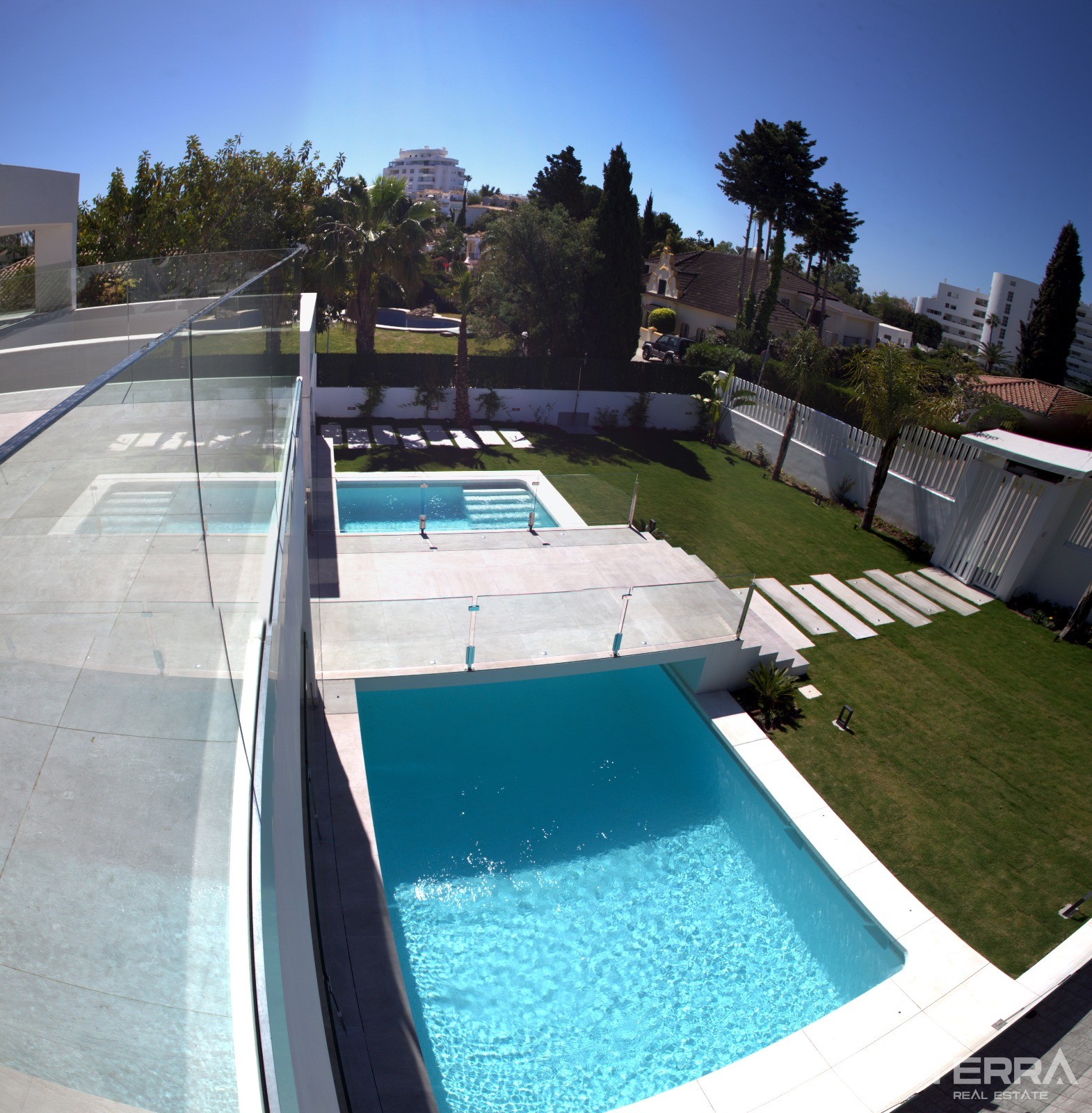 Move-In Ready Villas in Marbella with Easy Access to Golf Courses - 23361