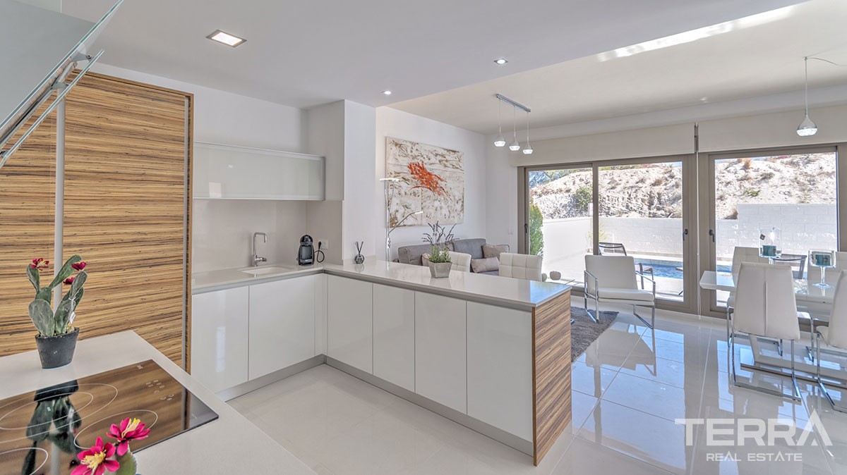 Villas with Private Pool in Villamartin Orihuela Close to Golf Courses - 23420