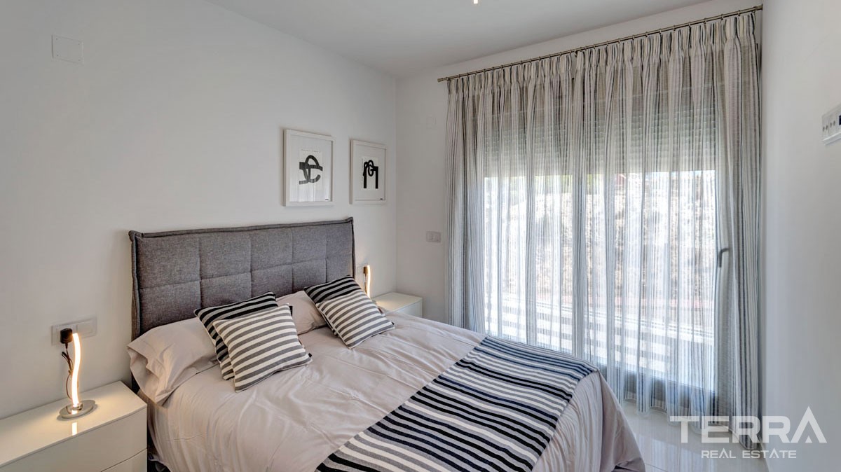 Villas with Private Pool in Villamartin Orihuela Close to Golf Courses - 23433
