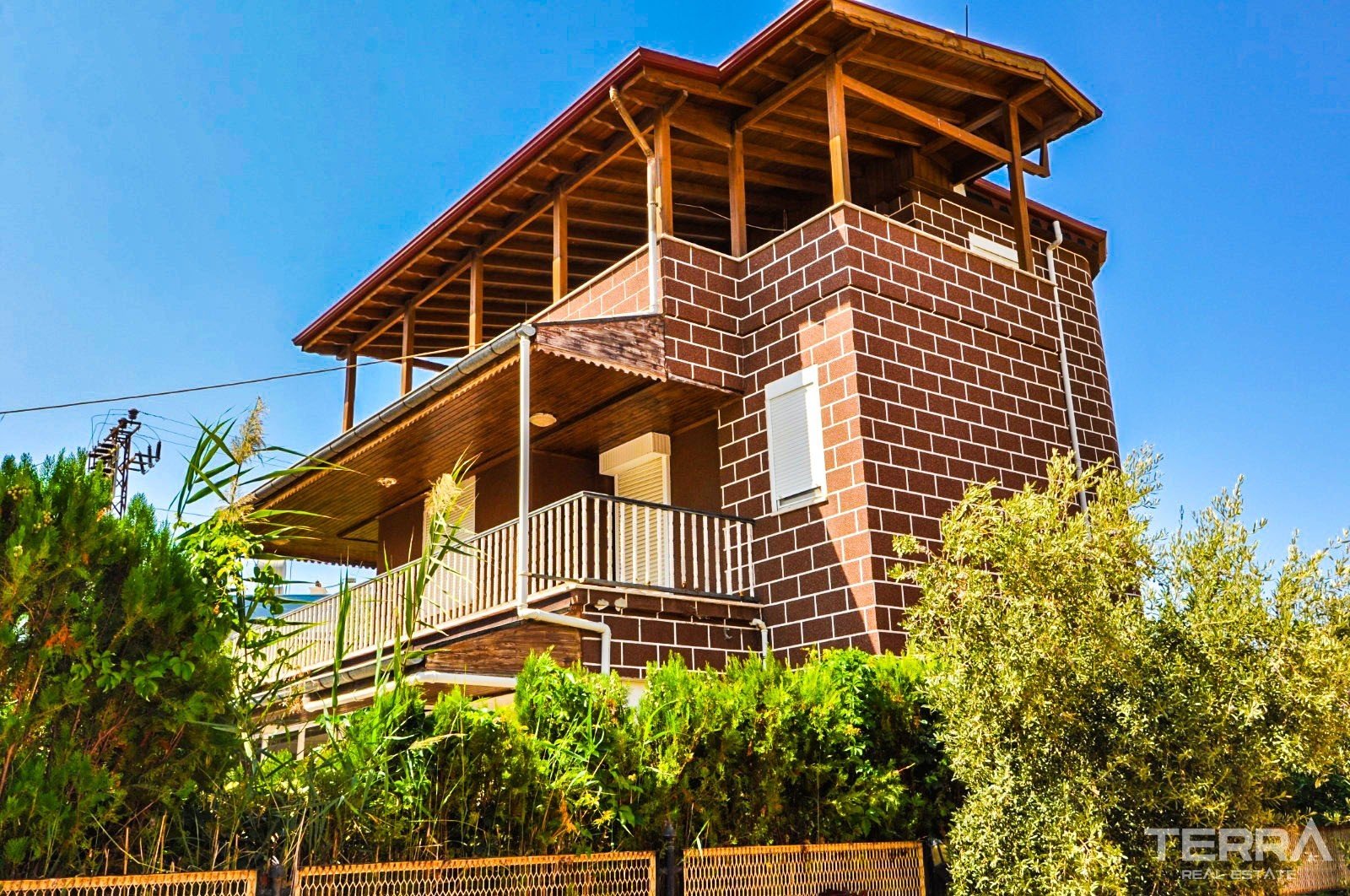 Villa som endast ligger 150 m till havet i Alanya Konaklı