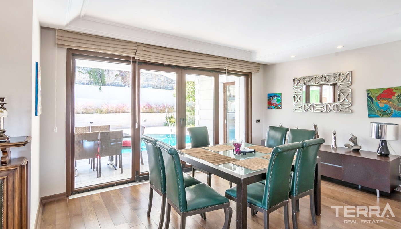 Elegant Villas for Sale in Istanbul with Astonishing Bosphorus View - 24302
