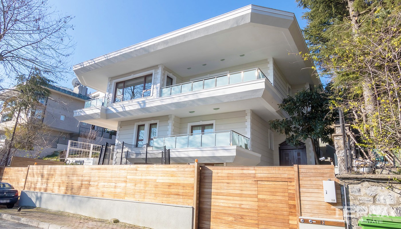 Elegant Villas for Sale in Istanbul with Astonishing Bosphorus View - 24317