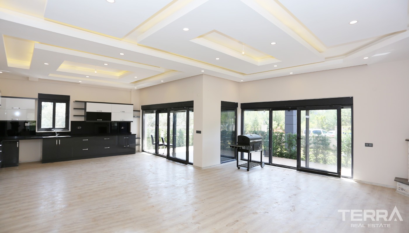 Elegant Villa for Sale in Antalya Located only 500 m to the Beltway - 24407