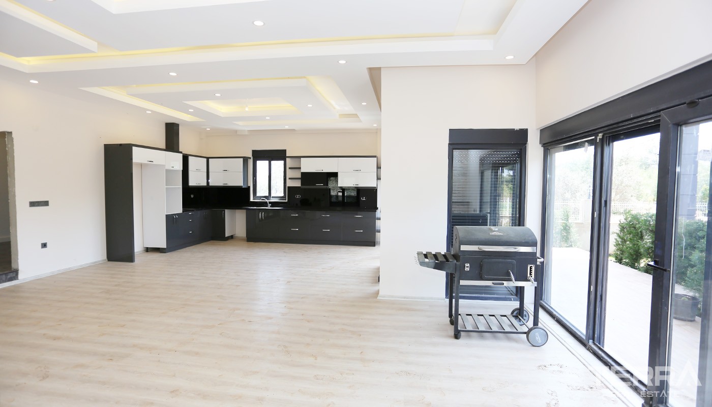 Elegant Villa for Sale in Antalya Located only 500 m to the Beltway - 24408