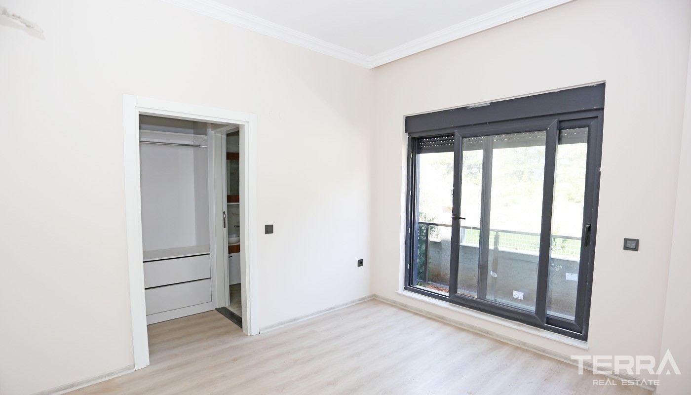 Elegant Villa for Sale in Antalya Located only 500 m to the Beltway - 24410