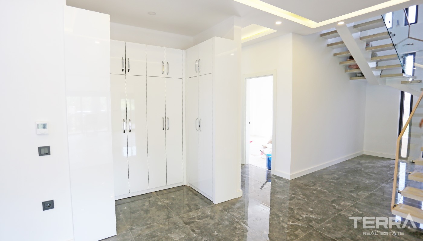Elegant Villa for Sale in Antalya Located only 500 m to the Beltway - 24422