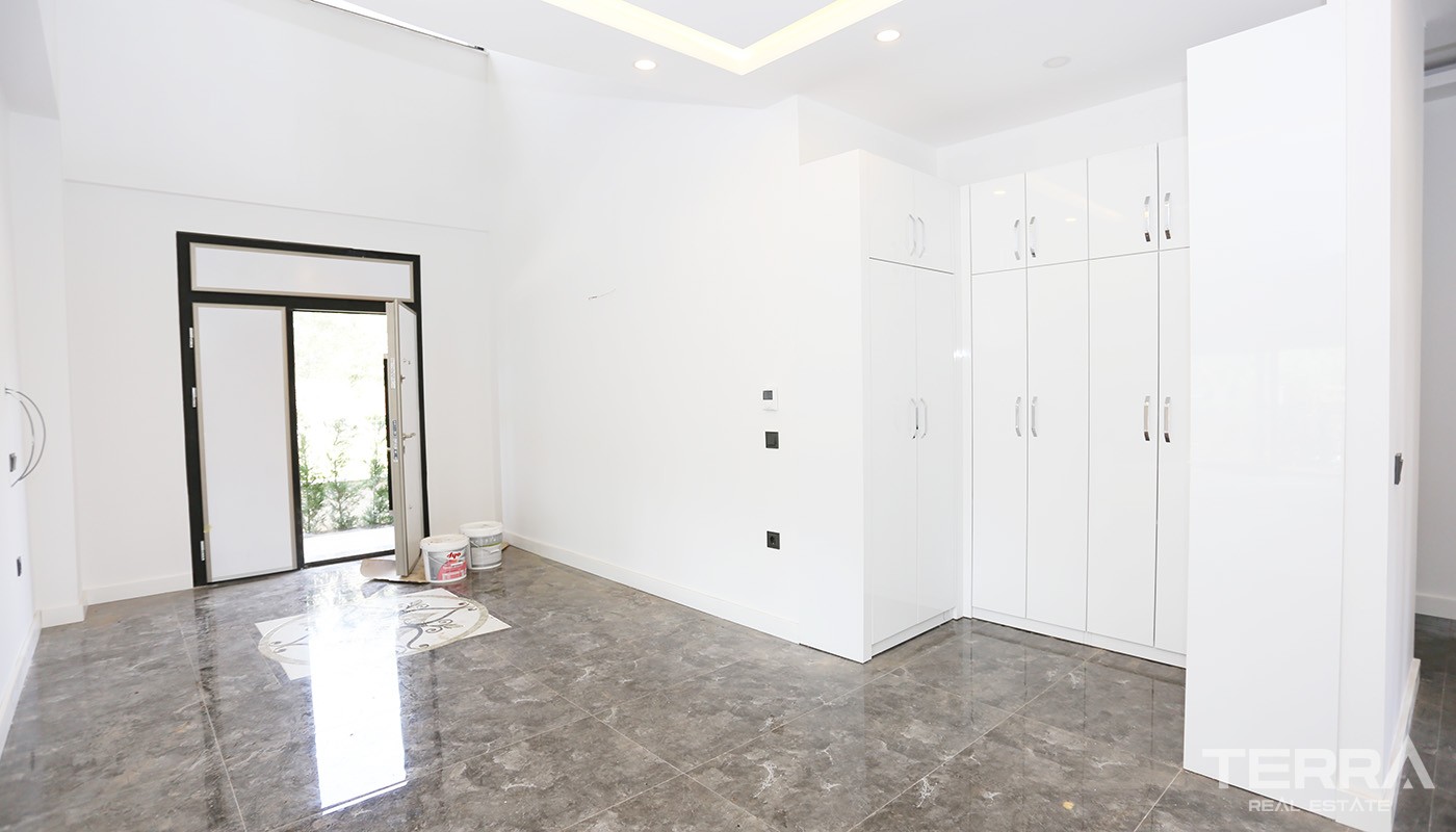 Elegant Villa for Sale in Antalya Located only 500 m to the Beltway - 24423