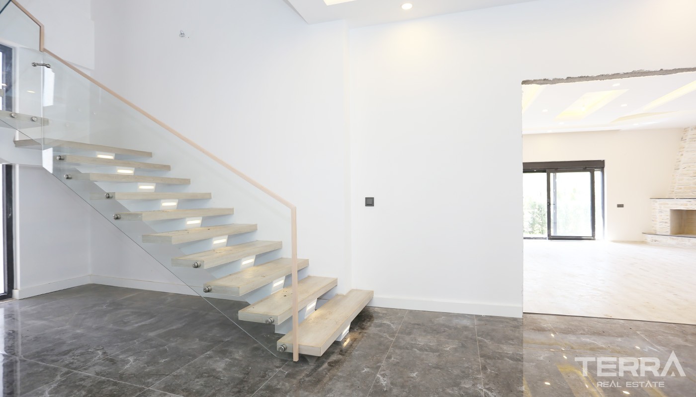 Elegant Villa for Sale in Antalya Located only 500 m to the Beltway - 24424