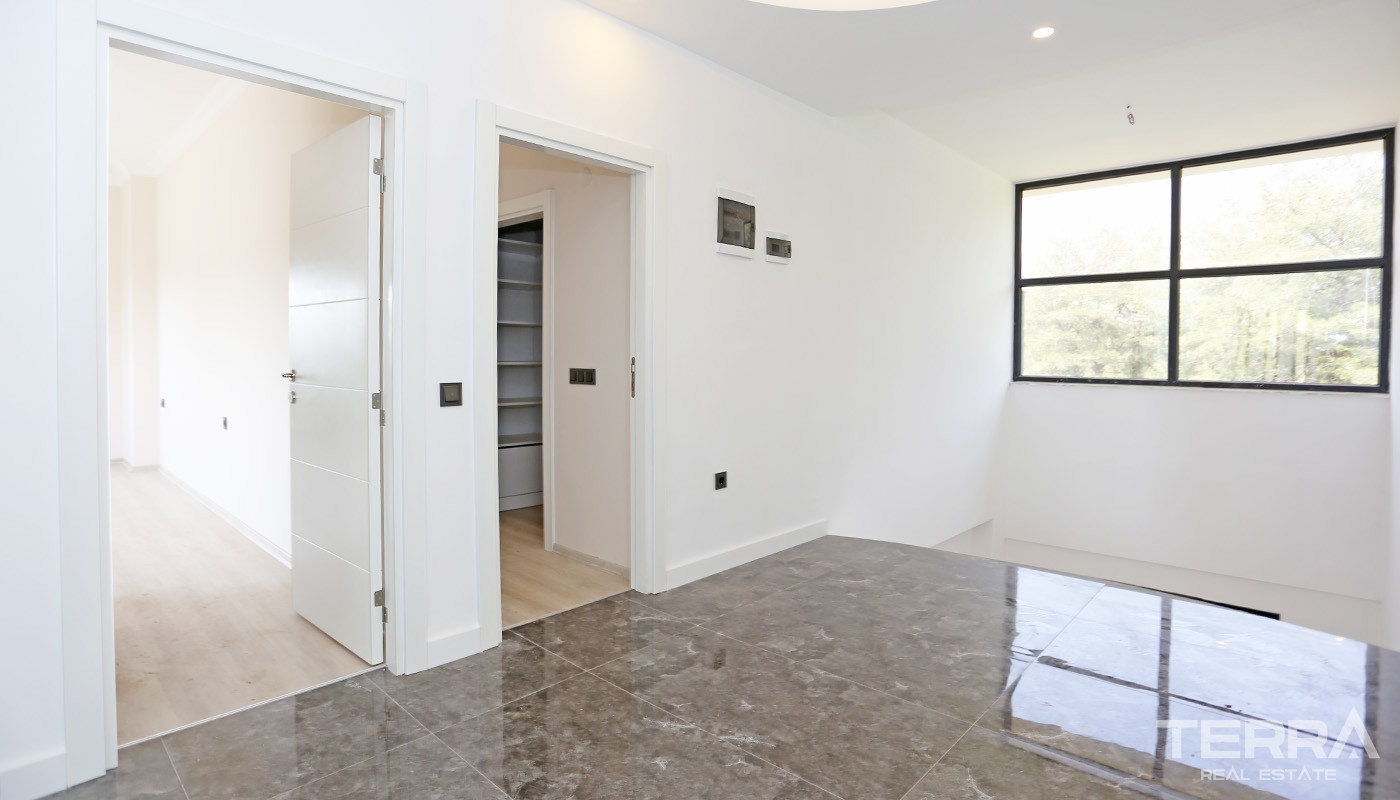 Elegant Villa for Sale in Antalya Located only 500 m to the Beltway - 24425