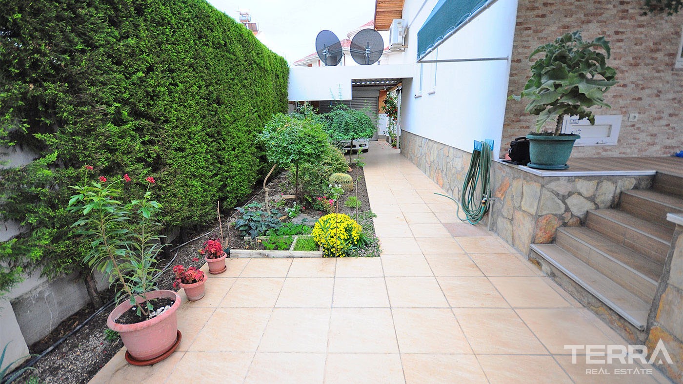 Detached Villa for Sale Located in Kemer City Center with Private Pool - 25035