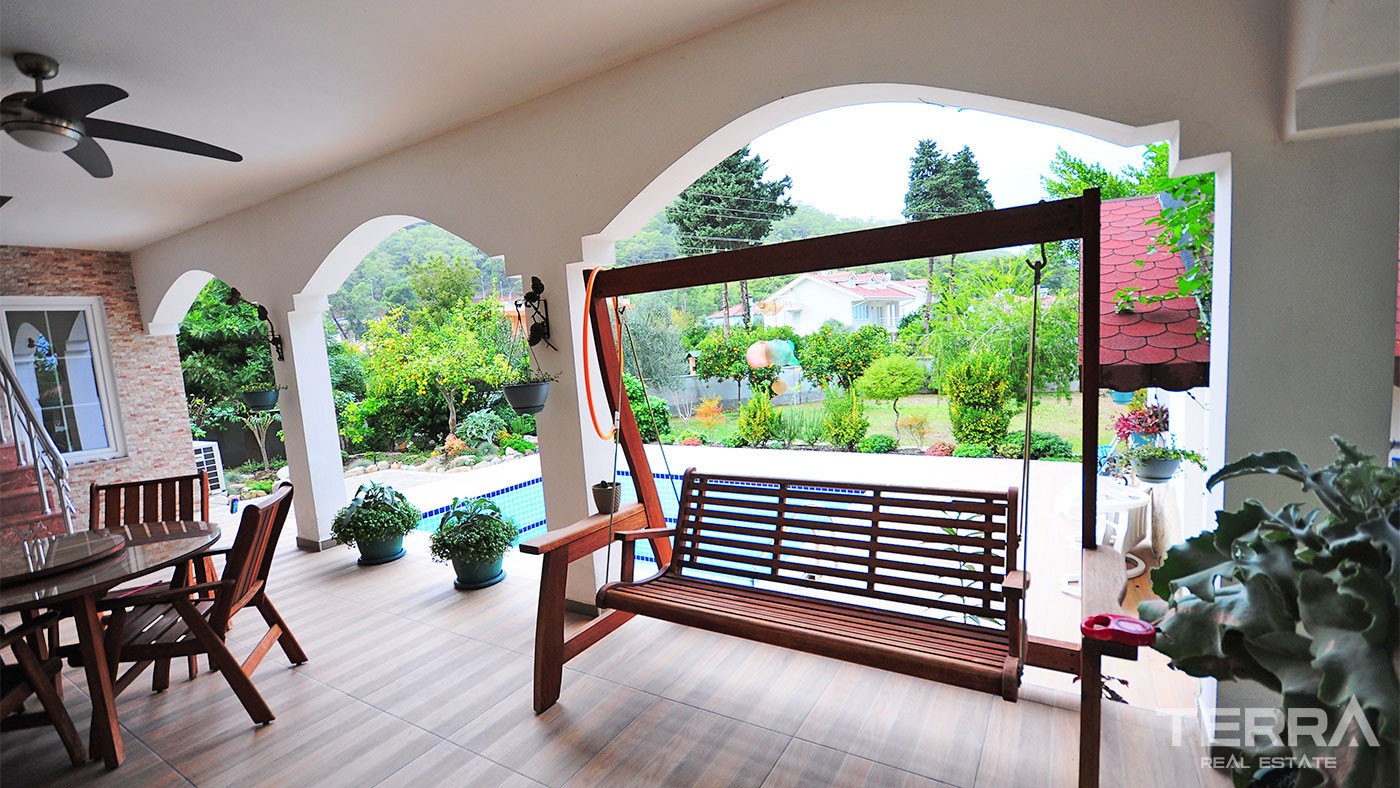 Detached Villa for Sale Located in Kemer City Center with Private Pool - 25010