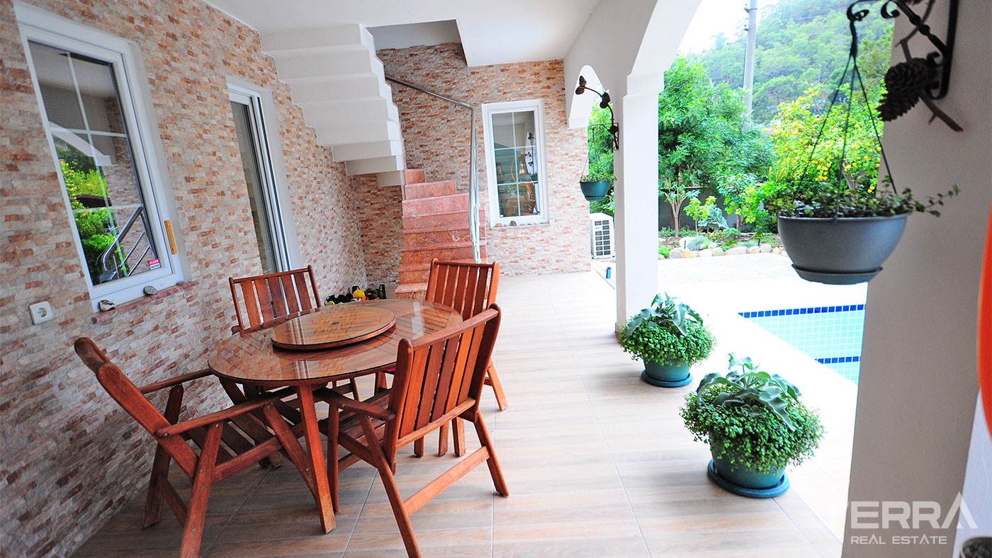 Detached Villa for Sale Located in Kemer City Center with Private Pool - 25011