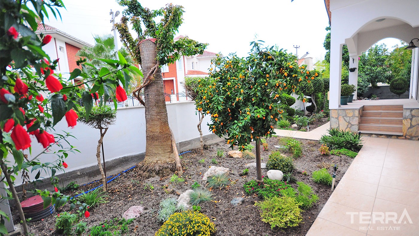 Detached Villa for Sale Located in Kemer City Center with Private Pool - 25015