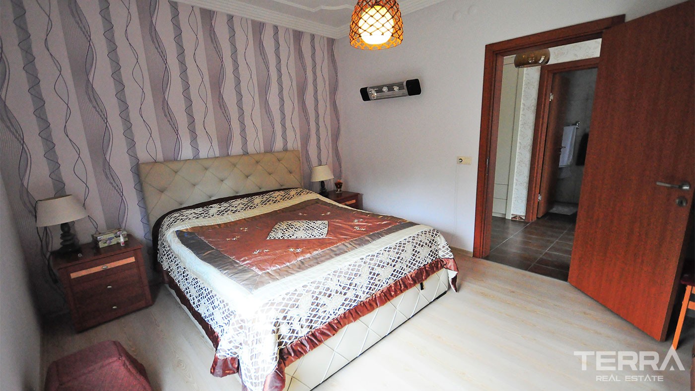 Detached Villa for Sale Located in Kemer City Center with Private Pool - 25020