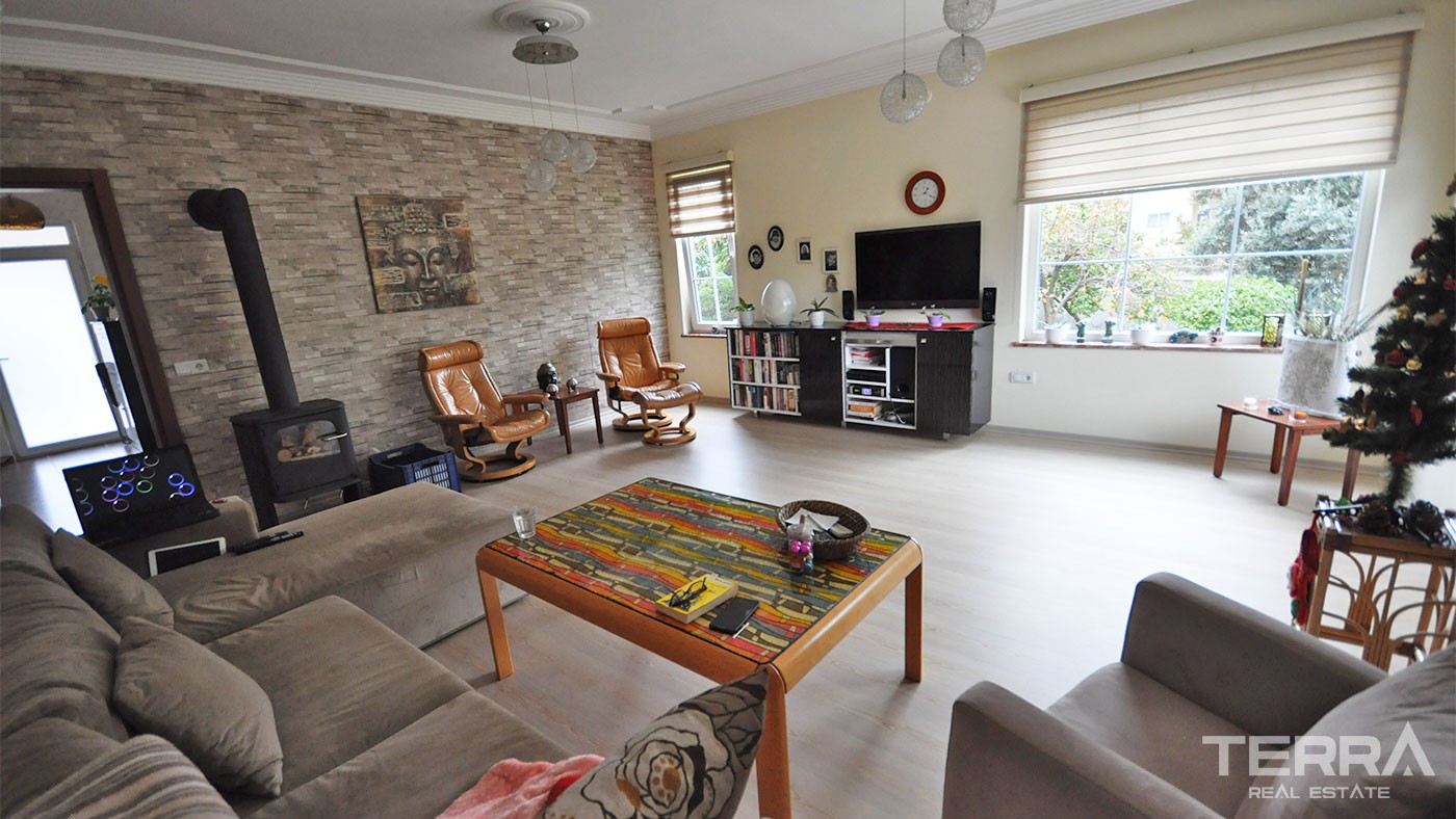 Detached Villa for Sale Located in Kemer City Center with Private Pool - 25023