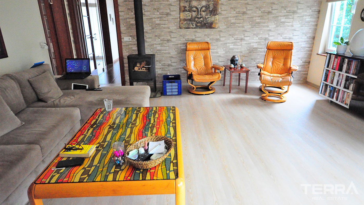 Detached Villa for Sale Located in Kemer City Center with Private Pool - 25025
