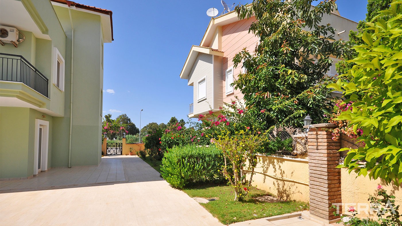 Detached Family Villa for Sale in Kemer Located in City Center - 25082