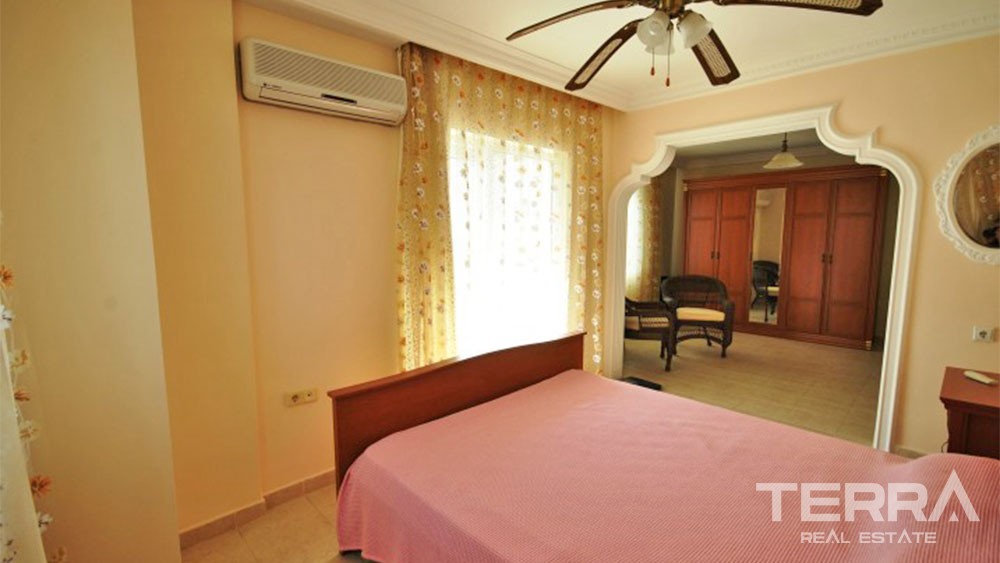 Detached Family Villa for Sale in Kemer Located in City Center - 25087