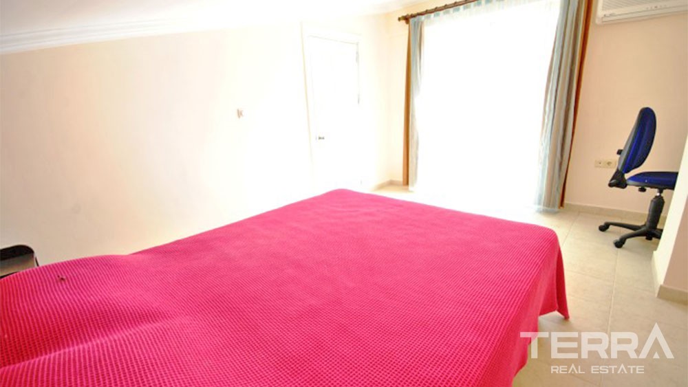 Detached Family Villa for Sale in Kemer Located in City Center - 25090