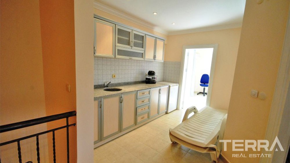 Detached Family Villa for Sale in Kemer Located in City Center - 25091