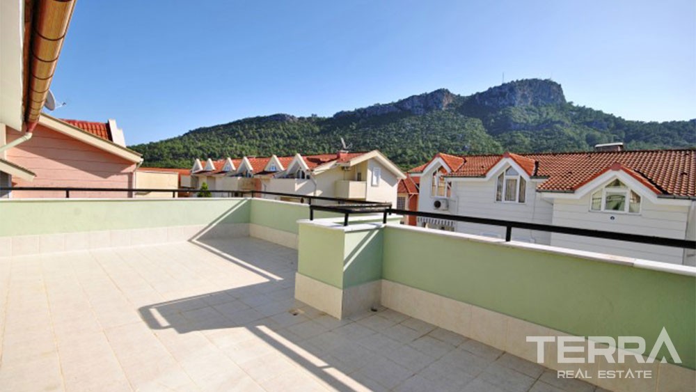 Detached Family Villa for Sale in Kemer Located in City Center - 25092