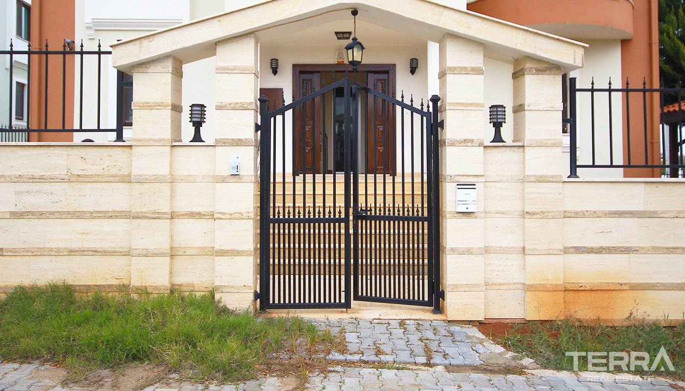 Spacious 7 bedroom Detached Villa for Sale in Döşemealtı Antalya - 25179