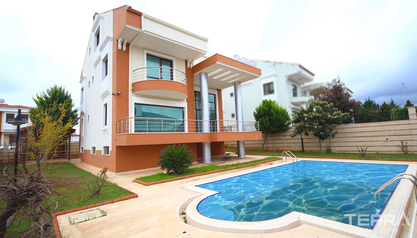 Spacious 7 bedroom Detached Villa for Sale in Döşemealtı Antalya - 25182