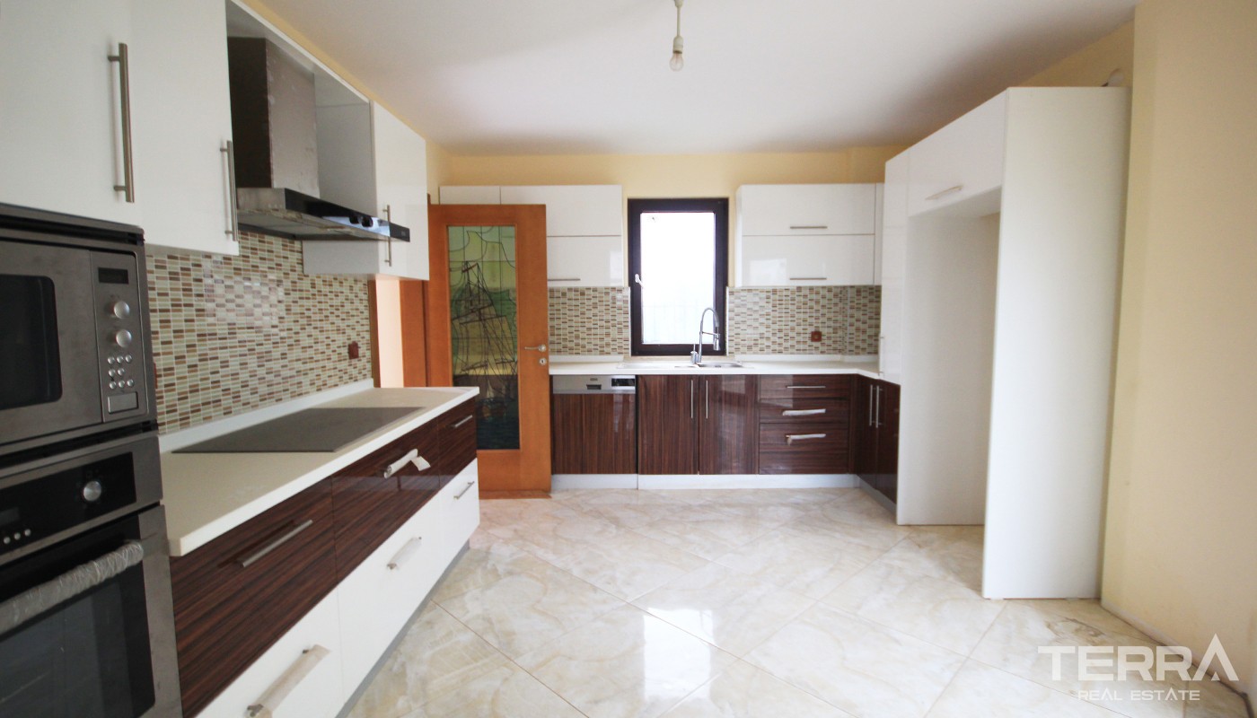 Spacious 7 bedroom Detached Villa for Sale in Döşemealtı Antalya - 25188