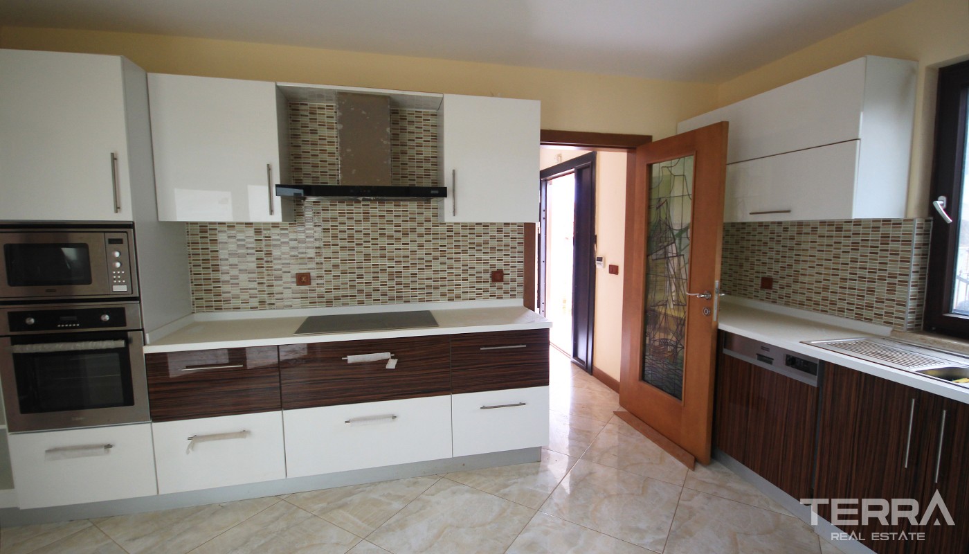 Spacious 7 bedroom Detached Villa for Sale in Döşemealtı Antalya - 25189